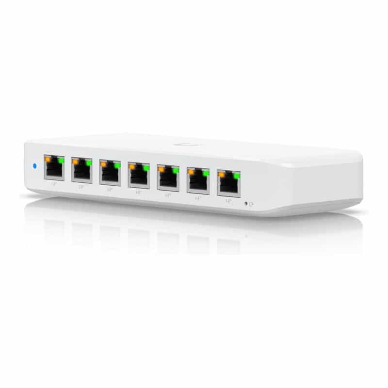 UBIQUITI A compact, 8-port, Layer 2